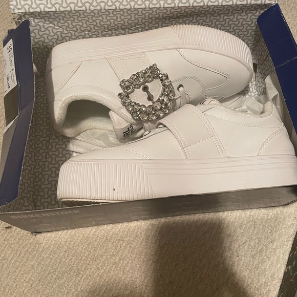 Various items - Picture 11 of 13